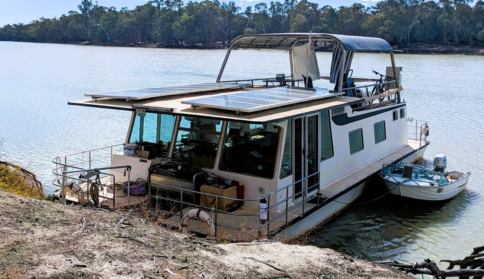 "BARZANI" Dual Deck, One Bed, One Bath, Houseboat.
