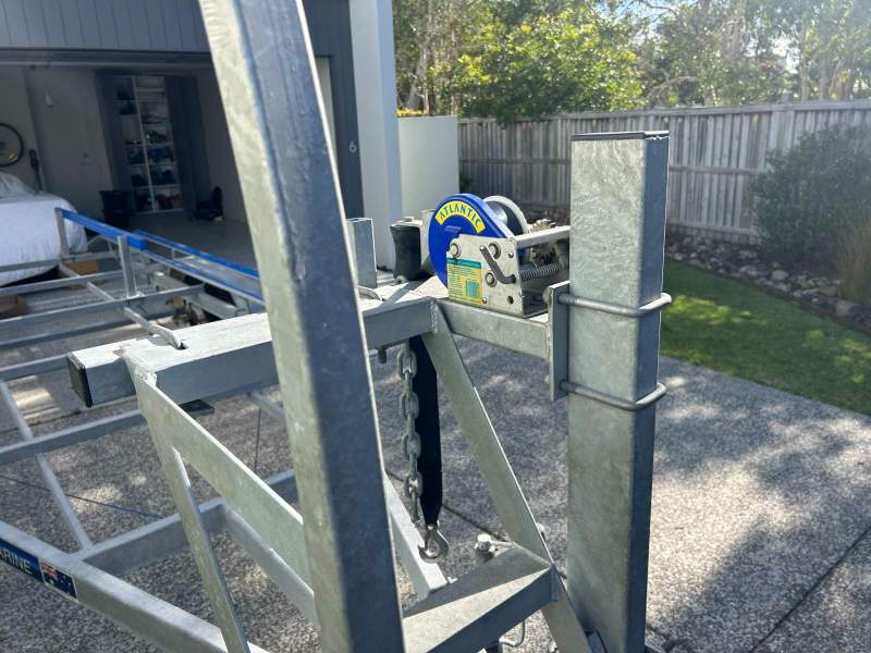 Oceanic pontoon boat trailer - Only used about 8 times