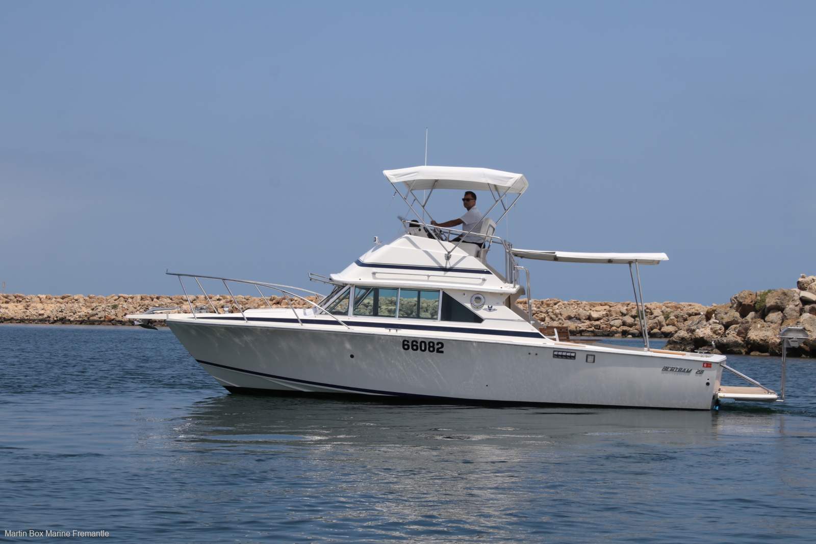 Bertram Caribbean 28 Flybridge with Optional Aluminium Trailer