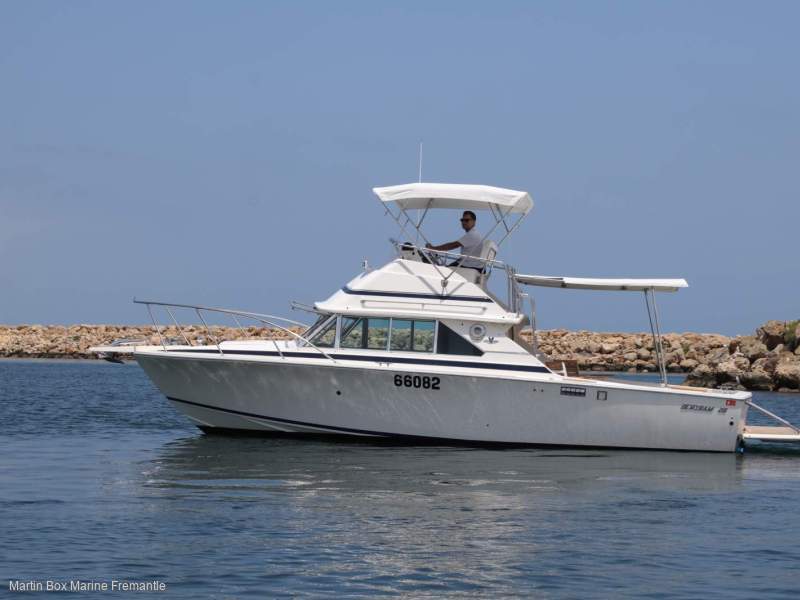 Bertram Caribbean 28 Flybridge with Optional Aluminium Trailer