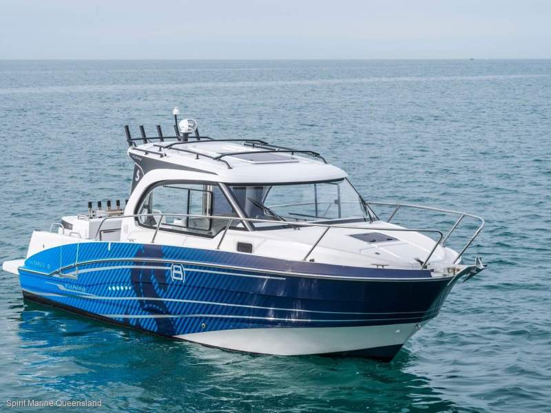 Beneteau Antares 8 Fishing