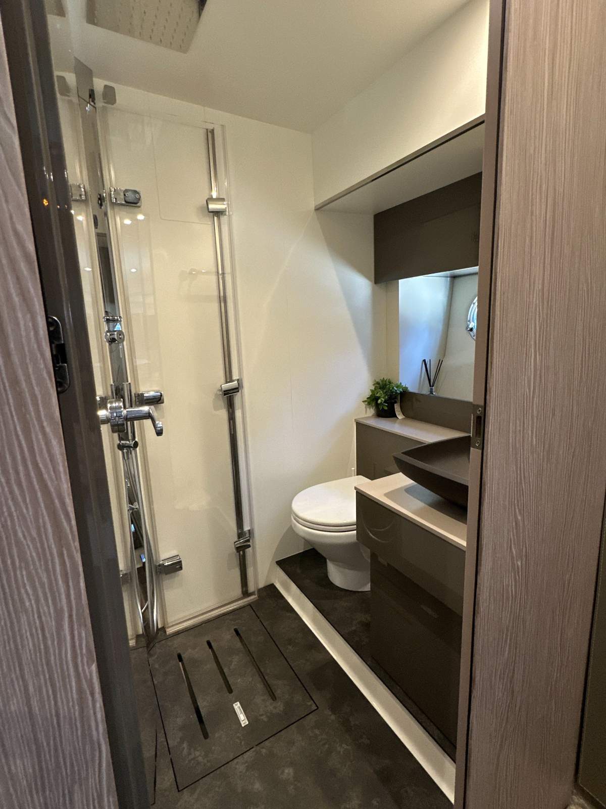 MILANO Cranchi M 44 HT Boat Brokers of Tasmania