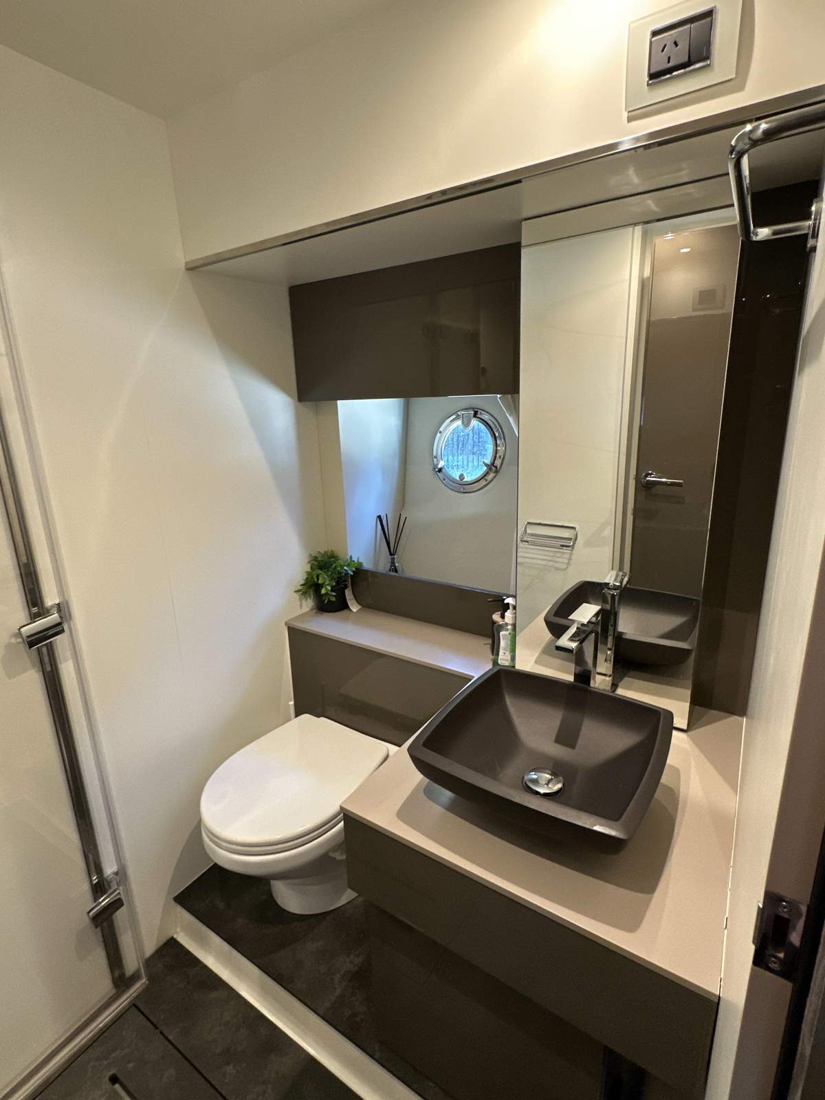 MILANO Cranchi M 44 HT Boat Brokers of Tasmania