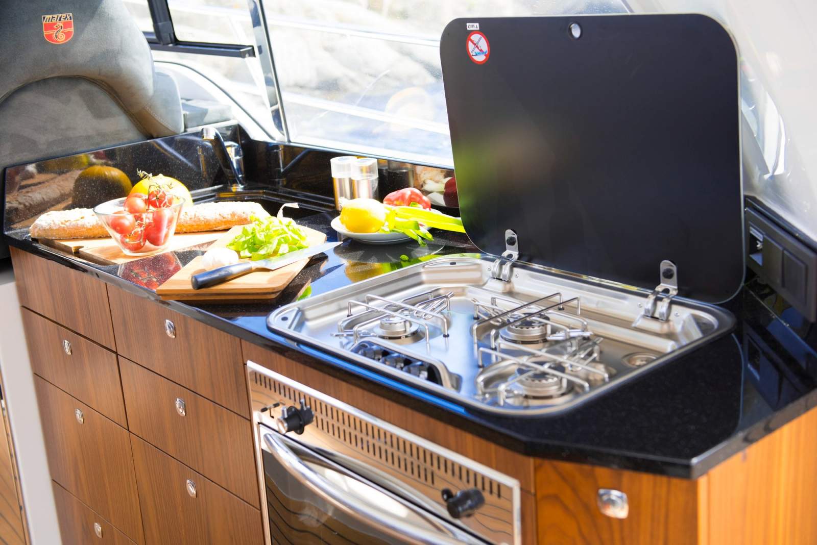 Marex 375, Thoughtful galley