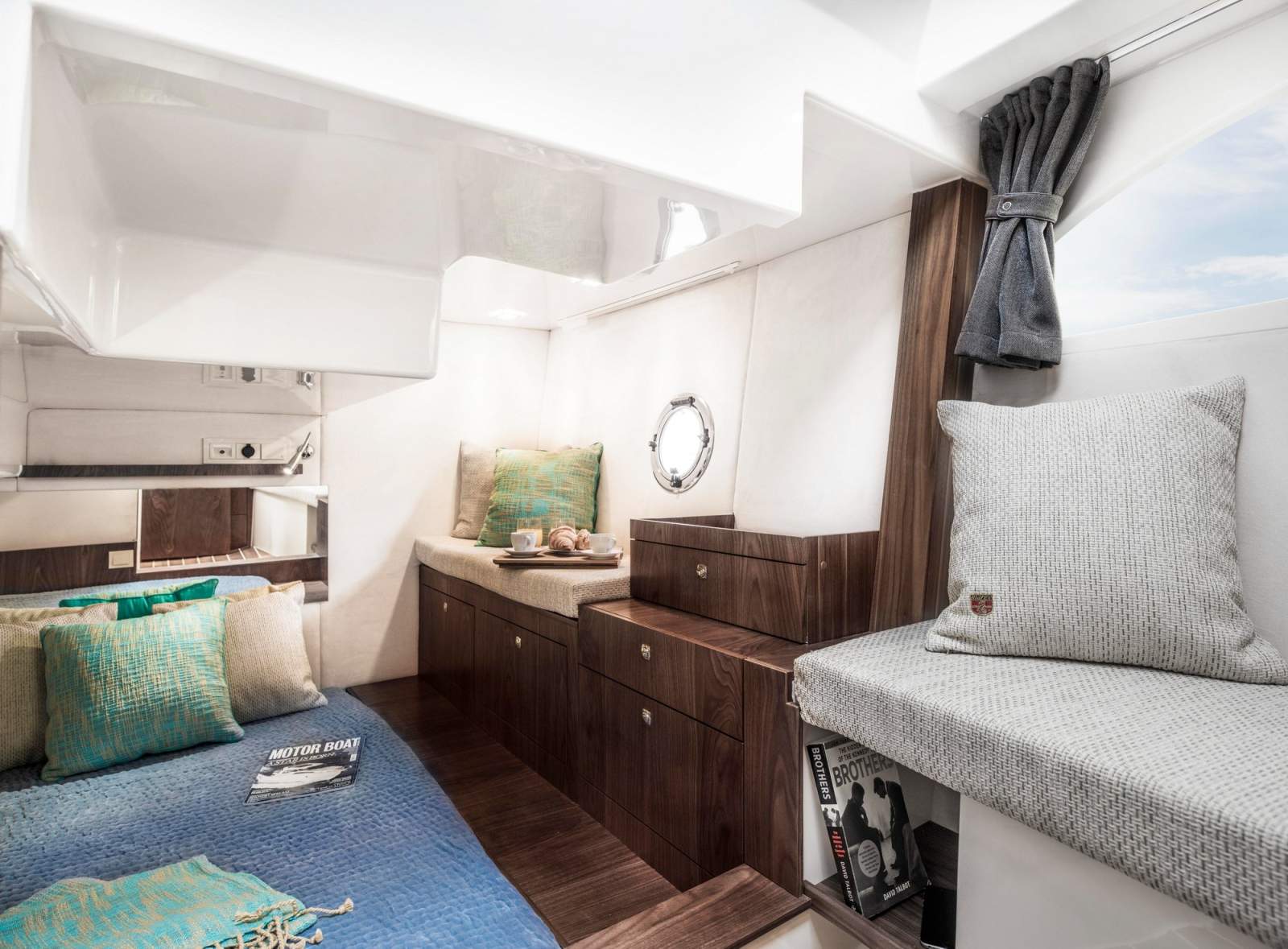 Marex 375, Midship cabin