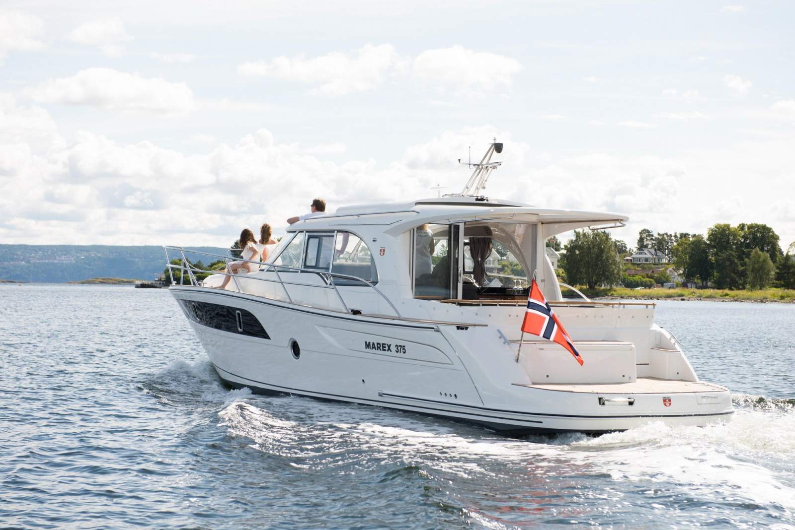 Marex 375 exterior view 4