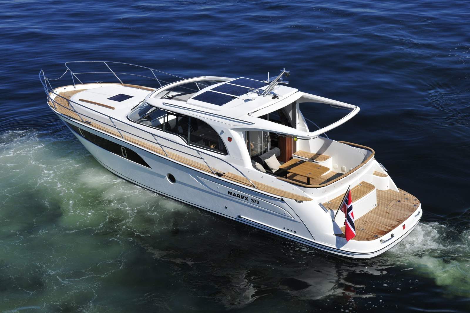 Marex 375 under way
