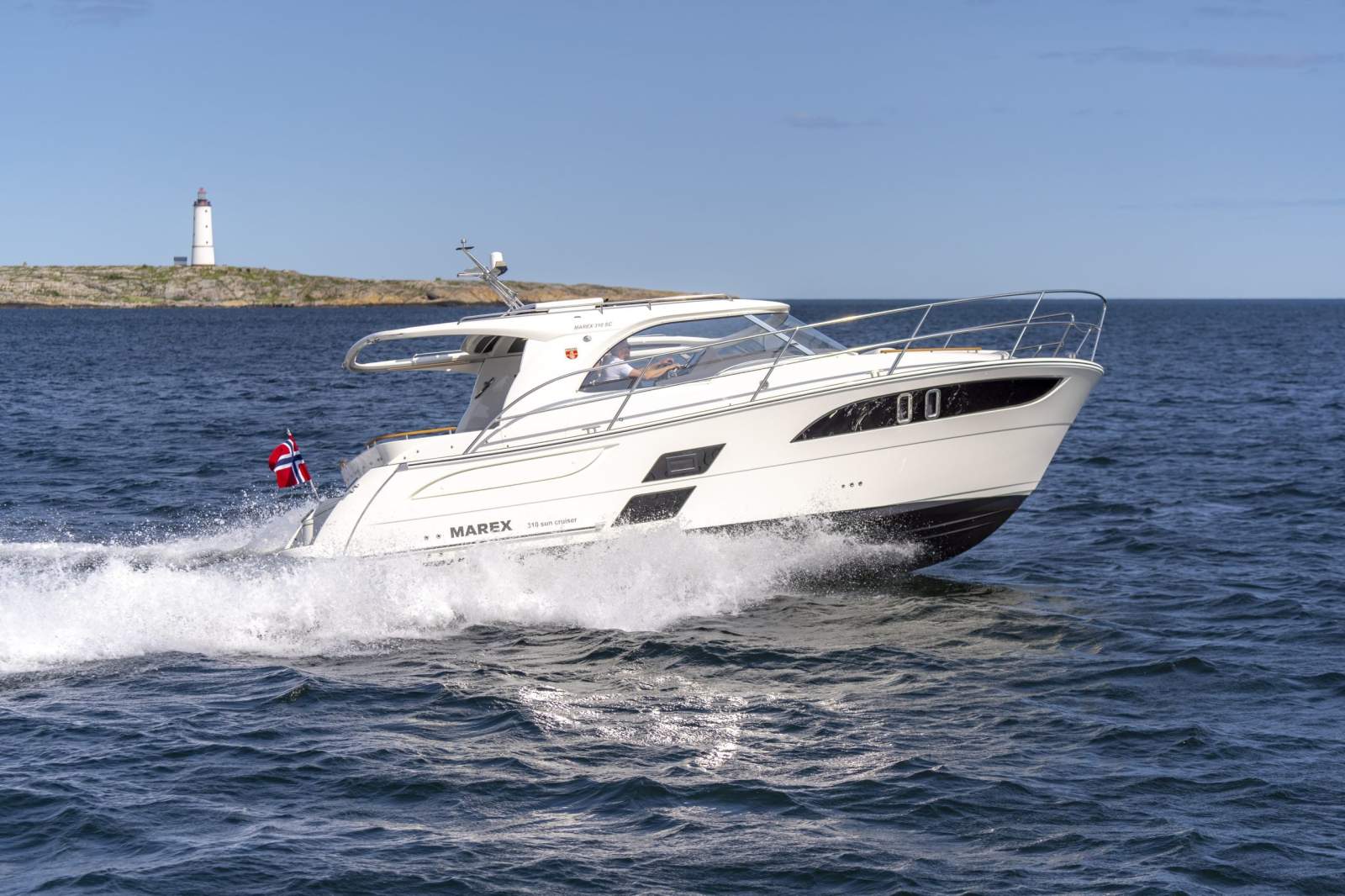 Marex 310 Sun Cruiser interior view 1