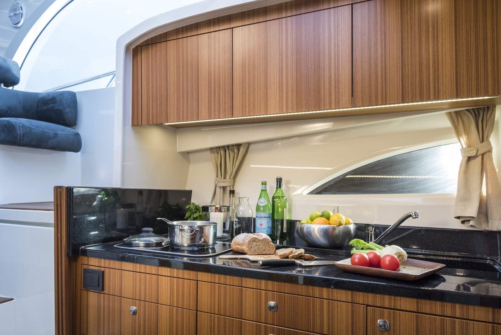 Marex 310 Sun Cruiser, The galley
