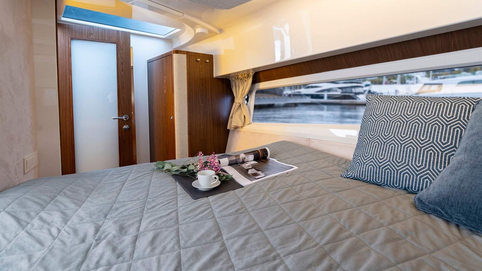 Marex 330 Scandinavia interior view 1