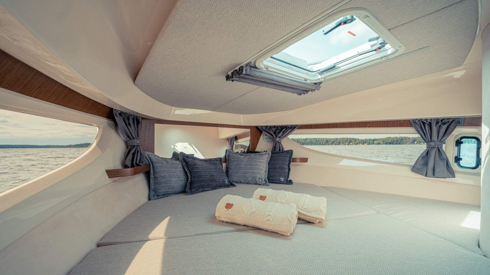 Marex 330 Scandinavia interior view 2