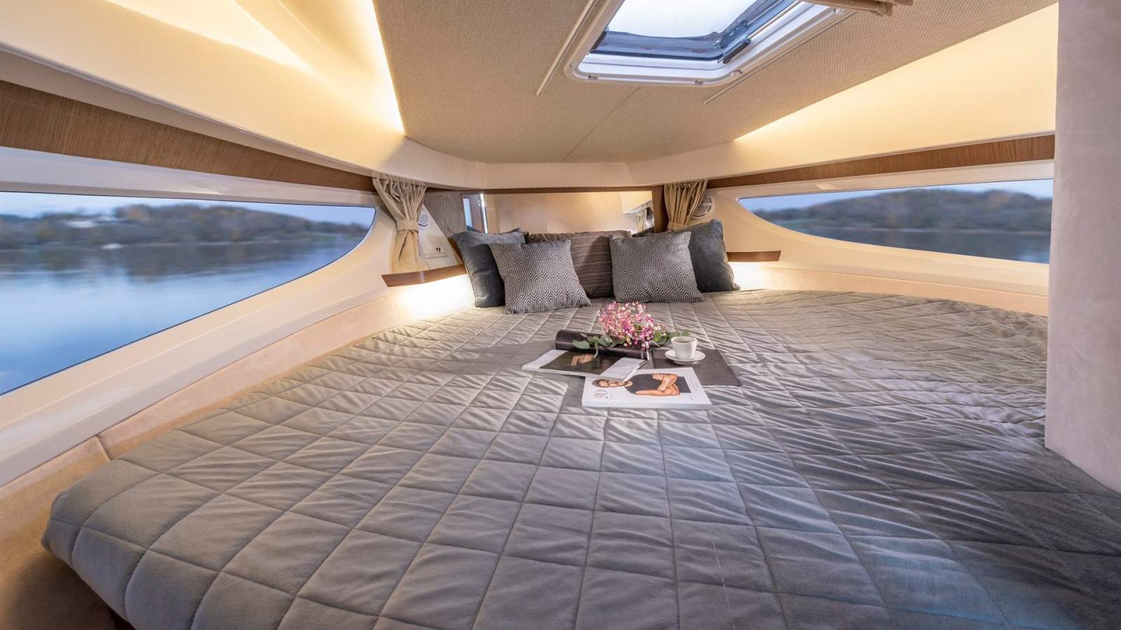 Marex 330 Scandinavia interior view 3