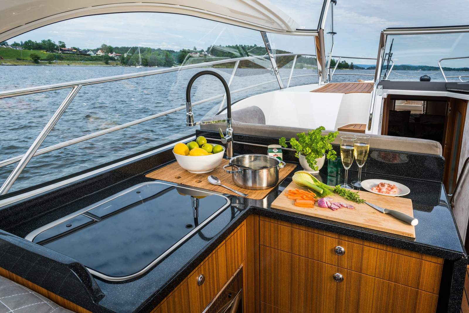Marex 360 Cabriolet Cruiser, Spacious galley.