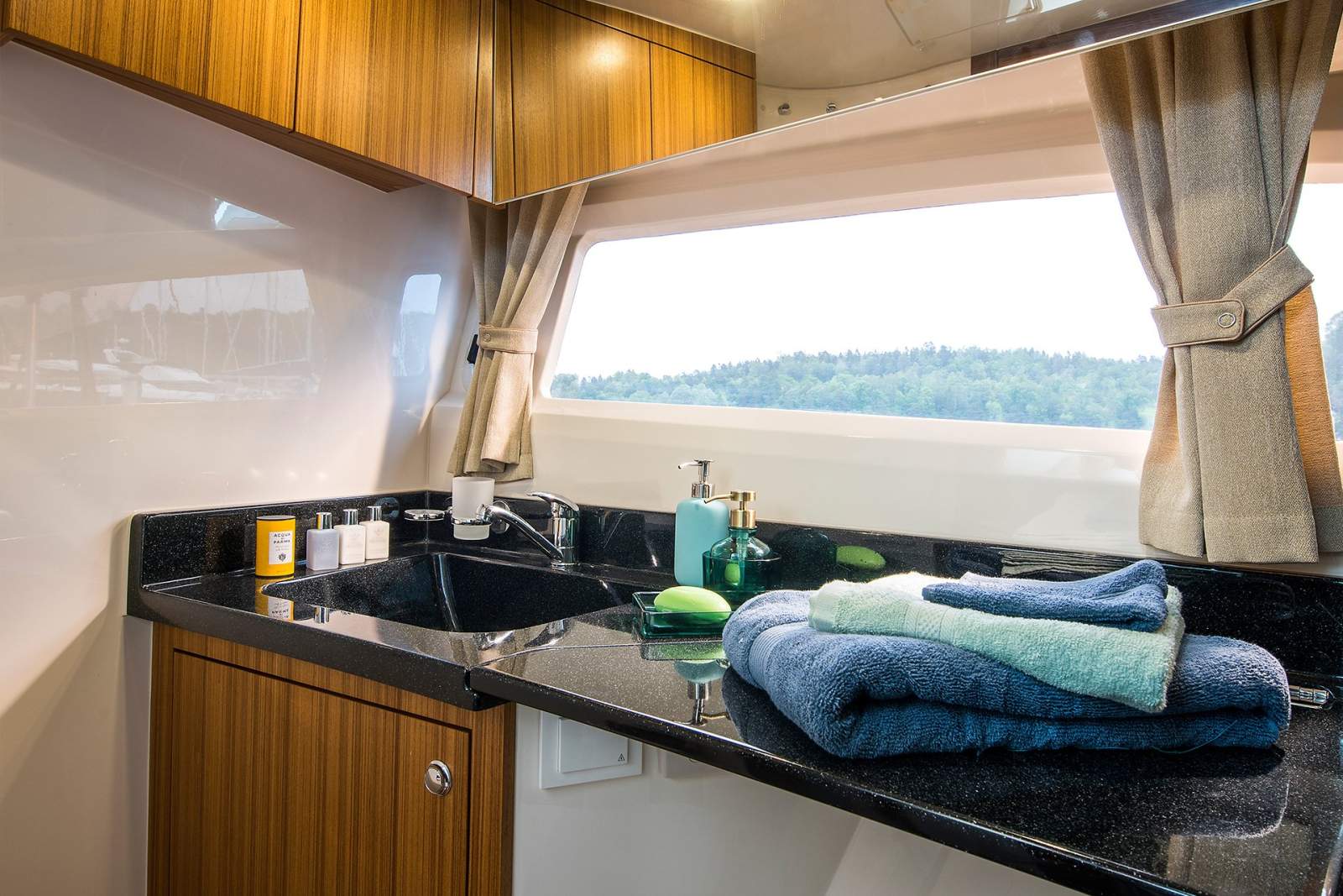 Marex 360 Cabriolet Cruiser interior view 5