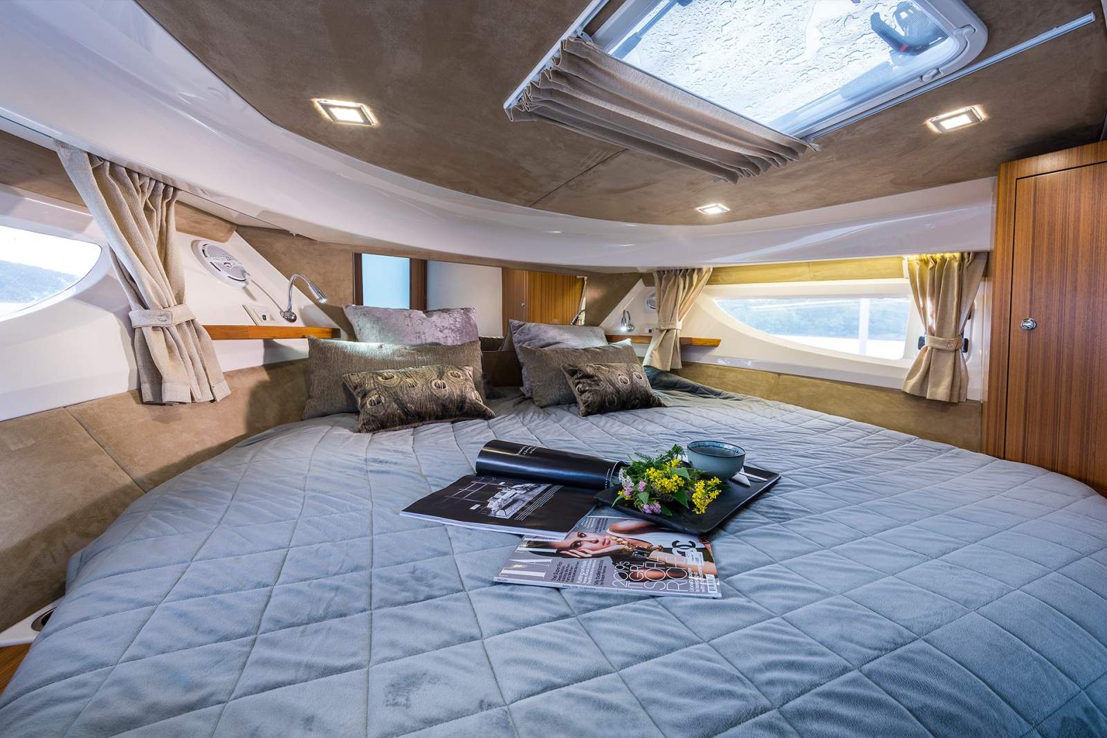Marex 360 Cabriolet Cruiser, Welcoming space.