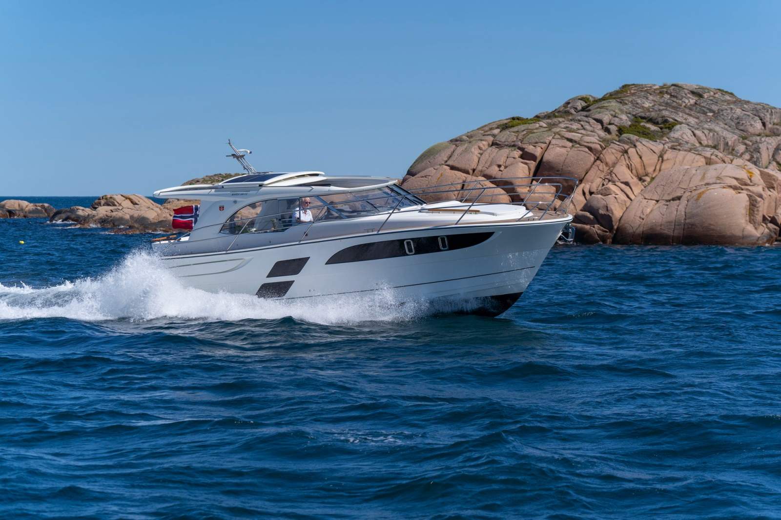 Marex 360 Cabriolet Cruiser under way