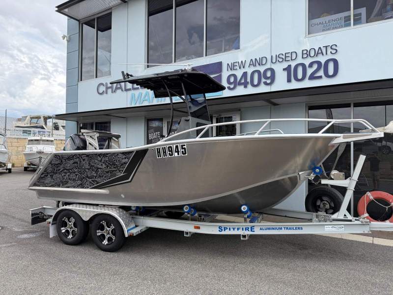 Denis Walsh Aluminium Centre Console 6 Metre CC - With 2025 Mercury 115HP Pro XS