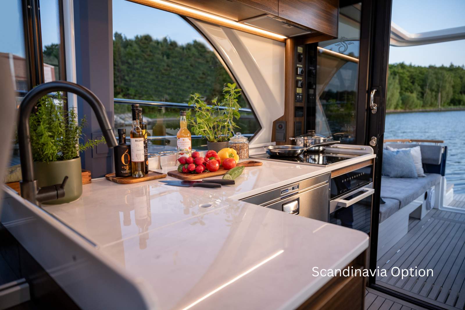 Marex 440 Scandinavia, Galley for longer stays
