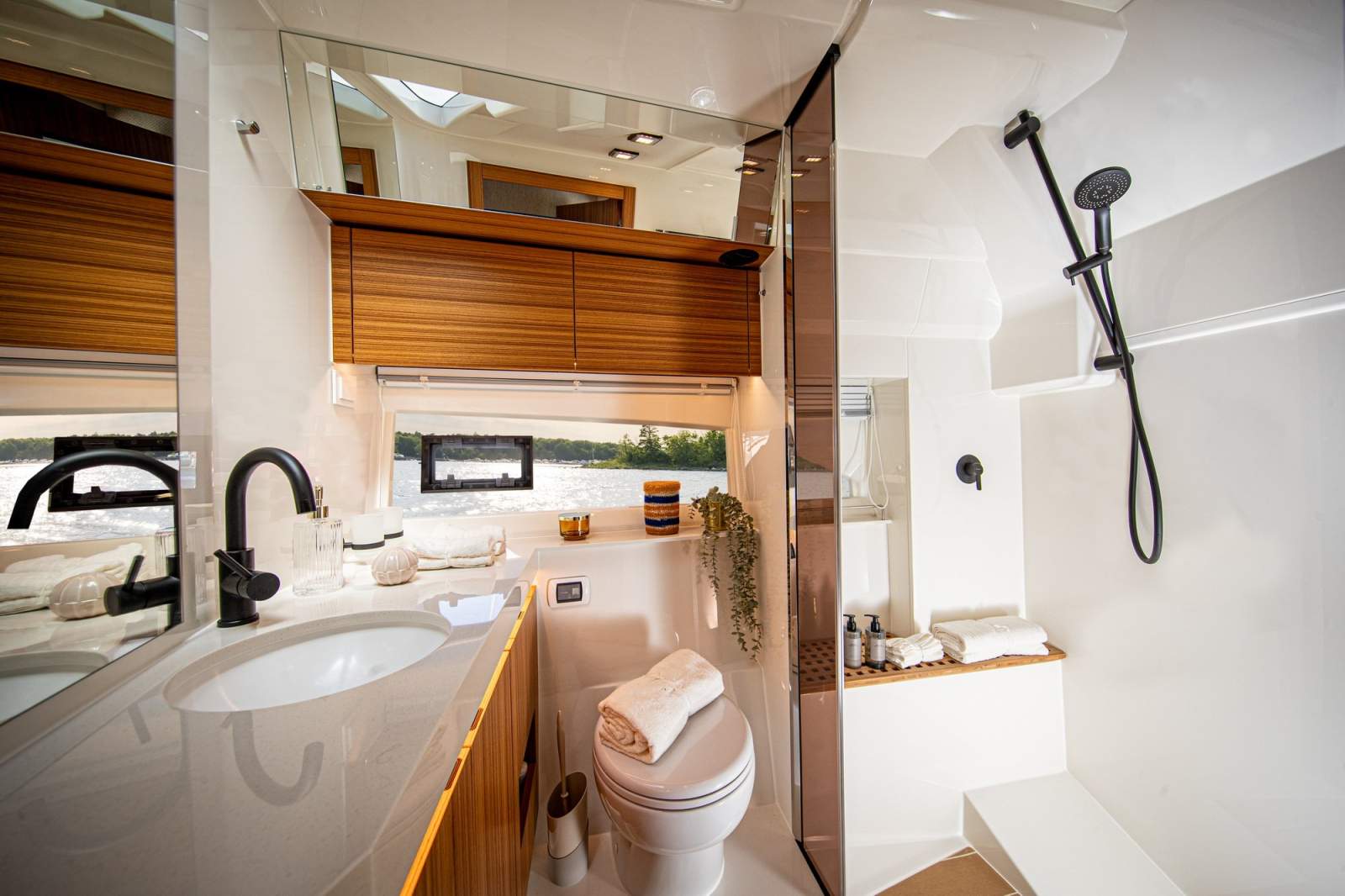 Marex 440 Scandinavia interior view 4