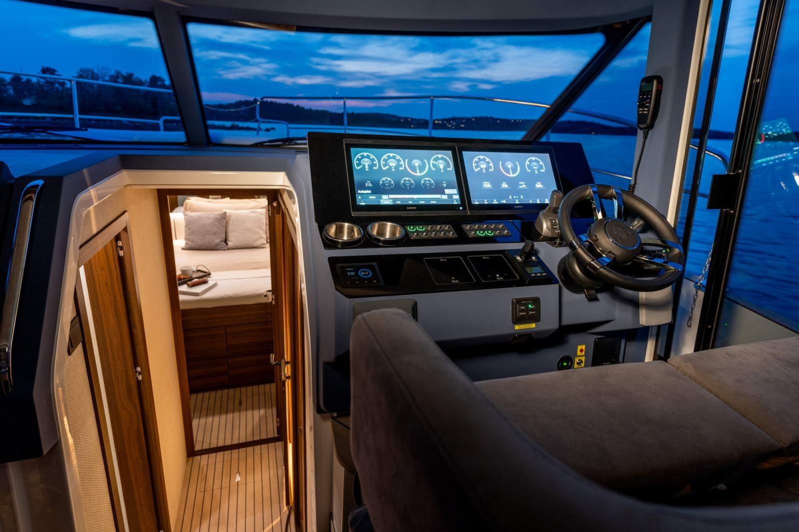 Marex 440 Scandinavia, Helm systems at a glance