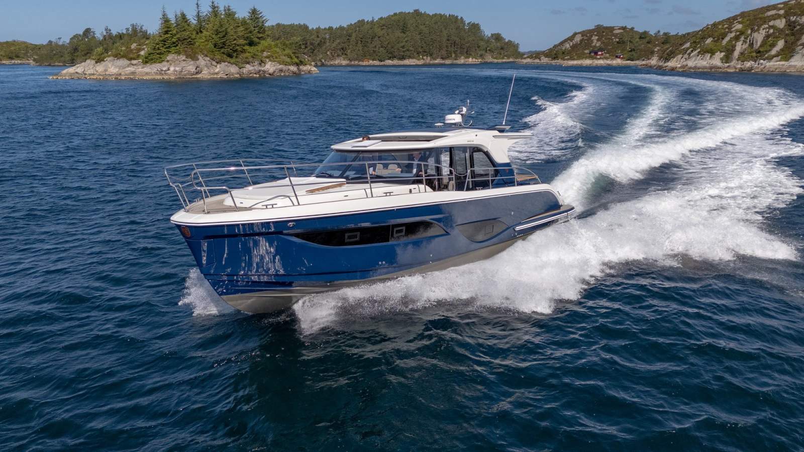 Marex 440 Scandinavia under way