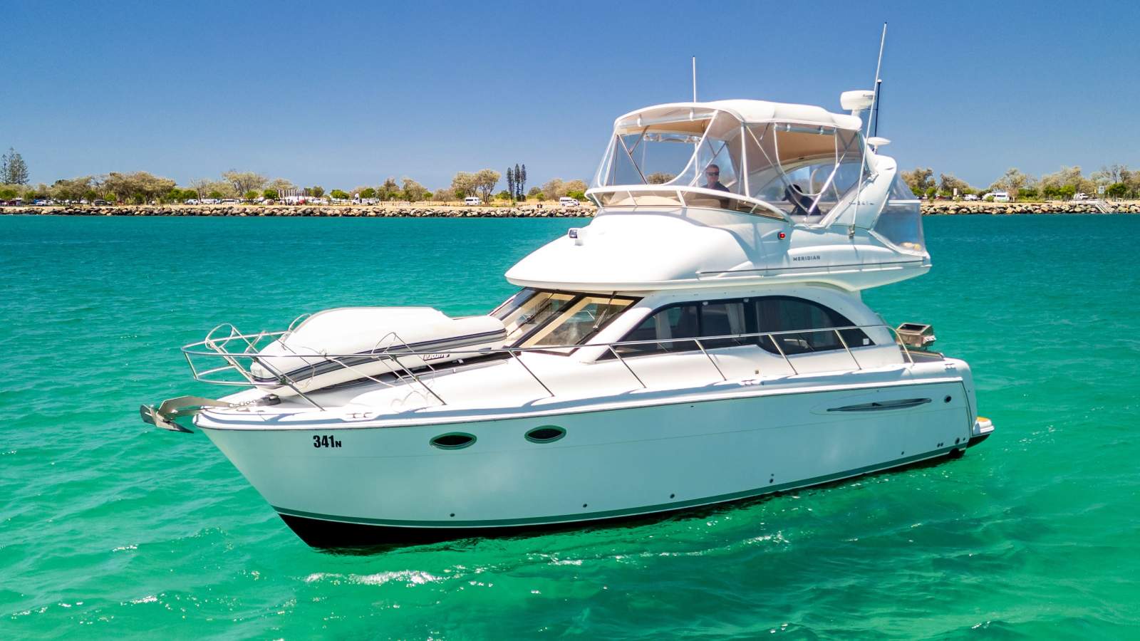 Meridian 341 Flybridge Cruiser