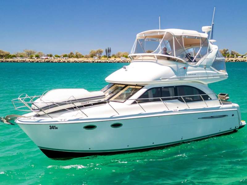 Meridian 341 Flybridge Cruiser