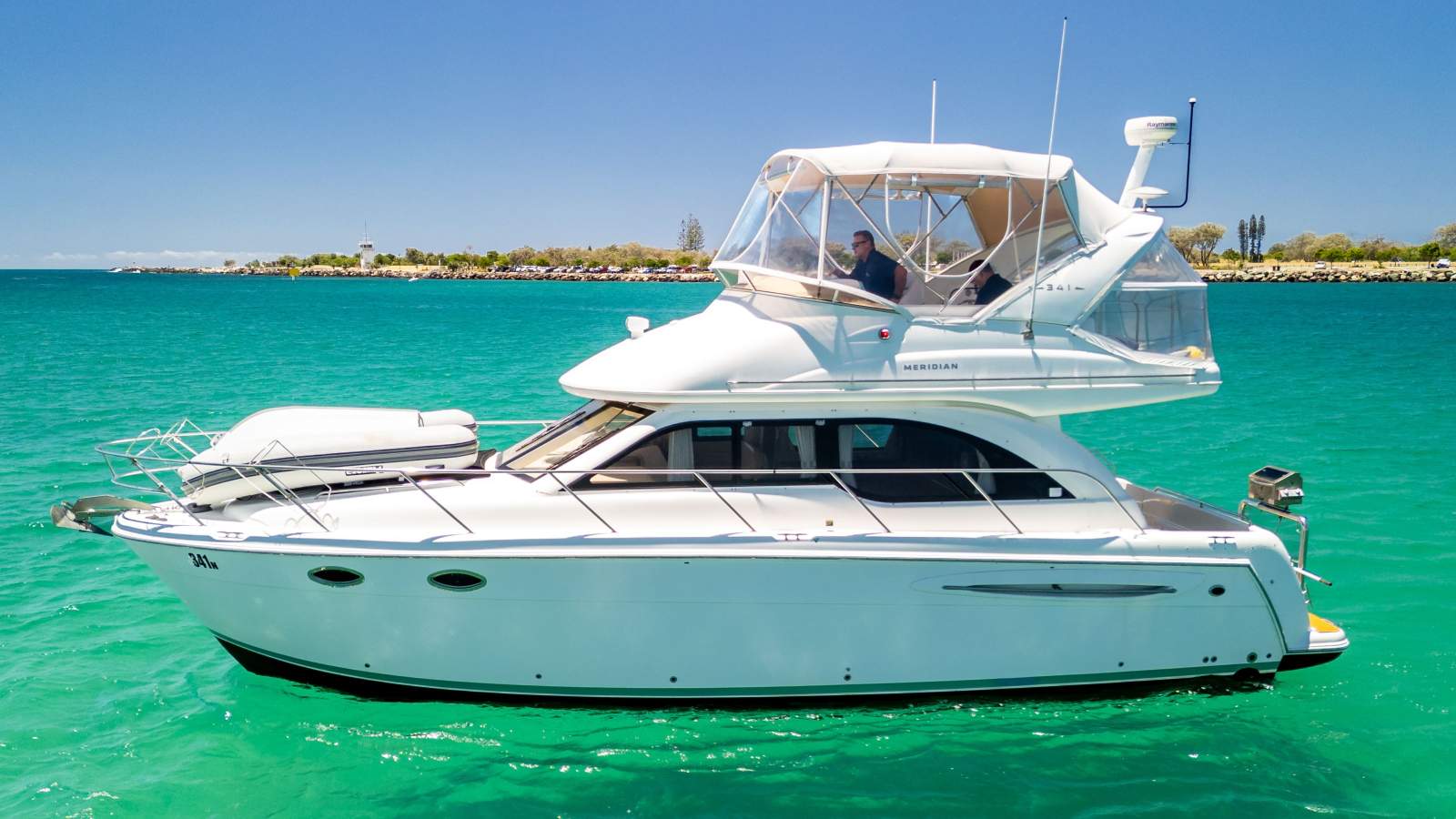 Meridian 341 Flybridge Cruiser