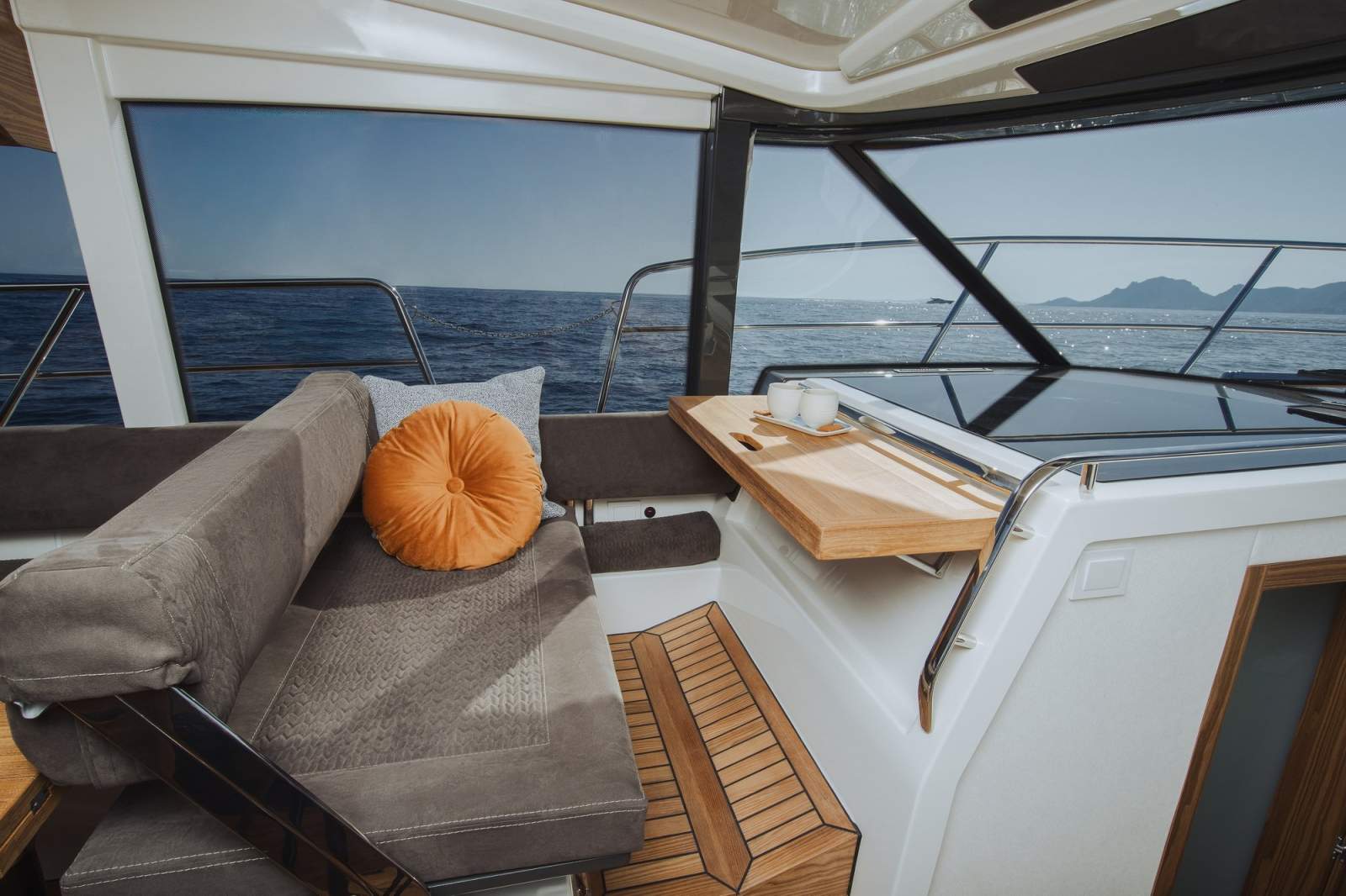Marex 390, Co-pilot space.