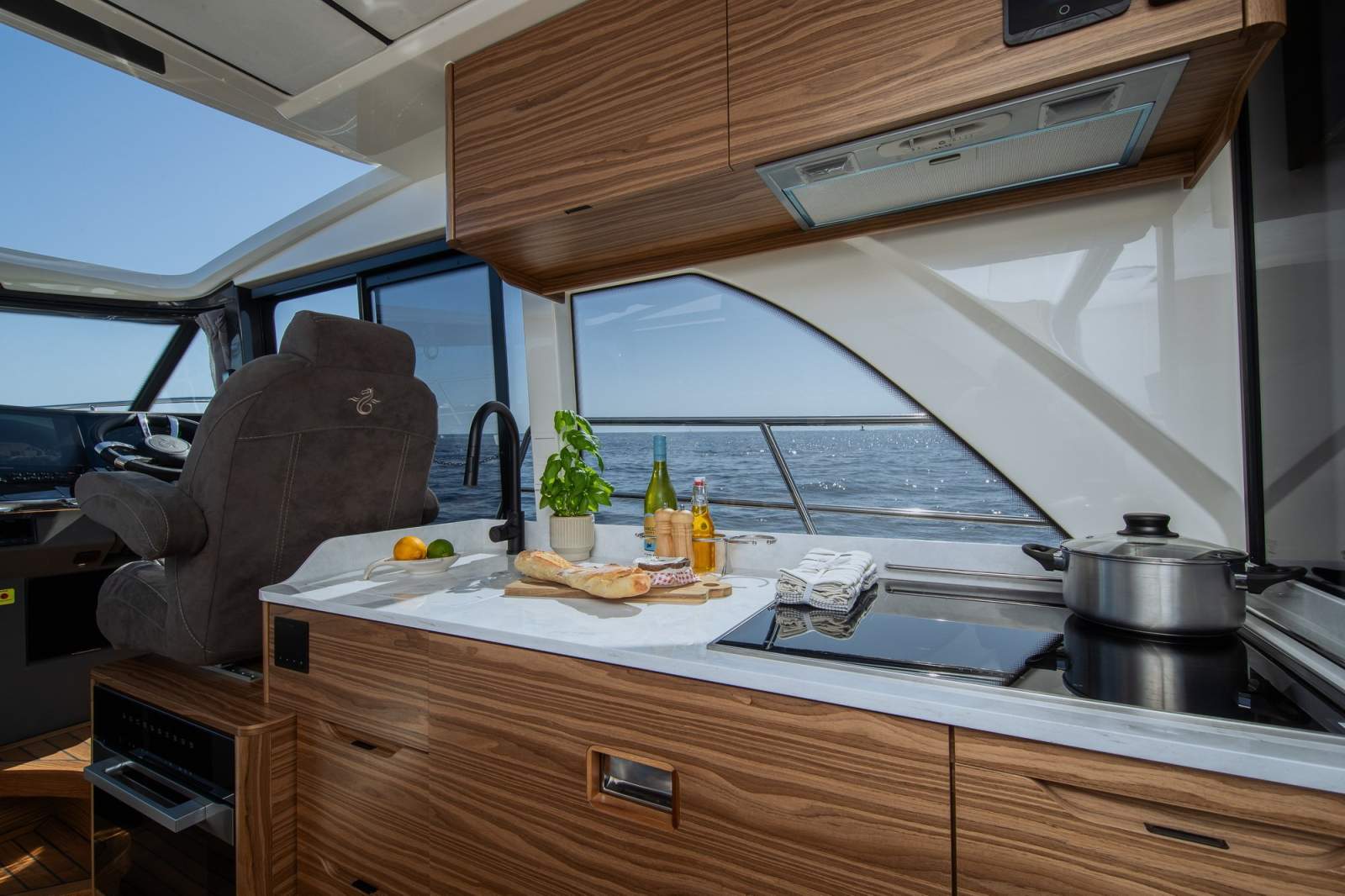 Marex 390, Galley