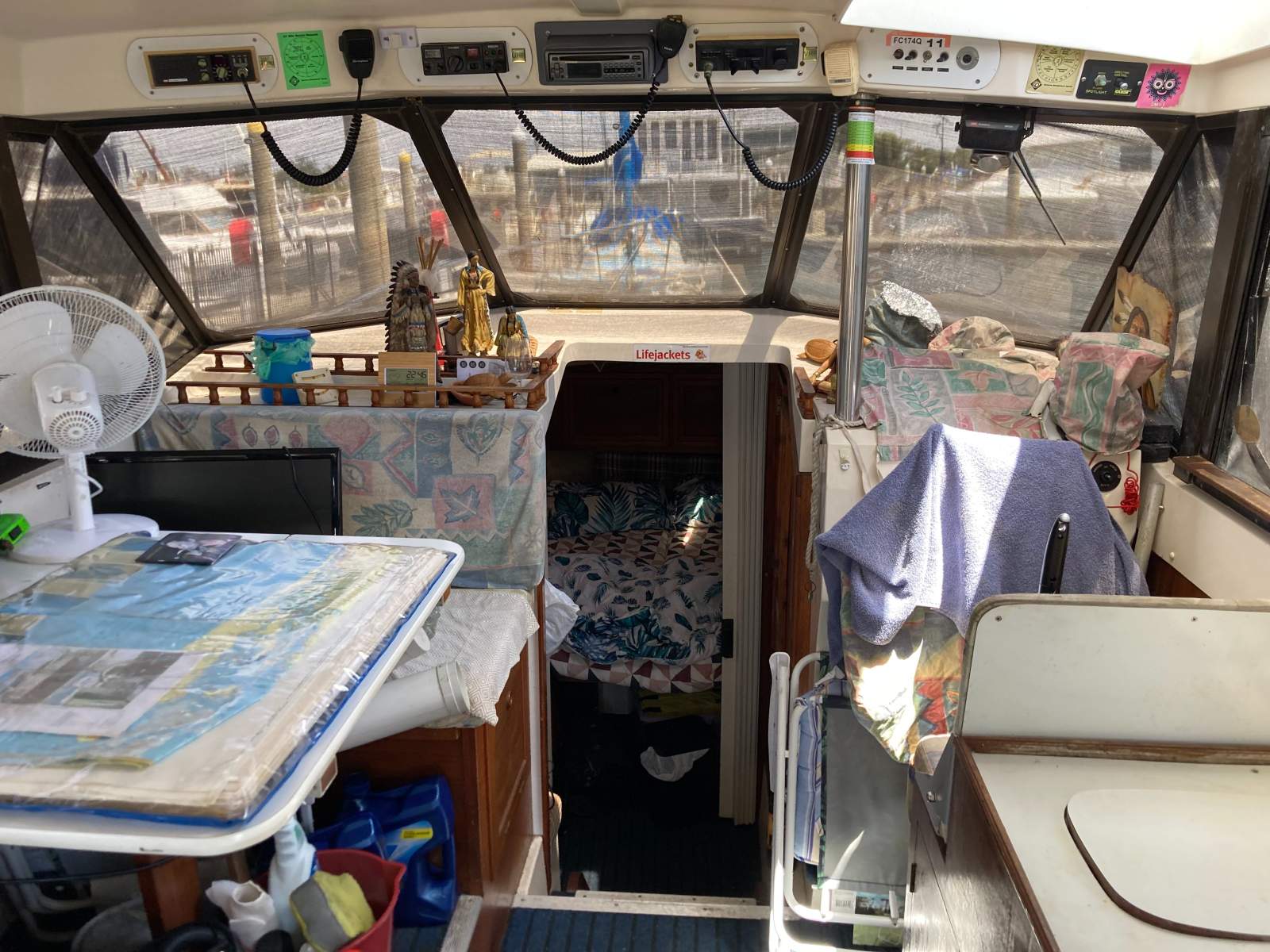 CruiseCraft Executive 800 Sedan Outboard Low Hours (Brisbane)