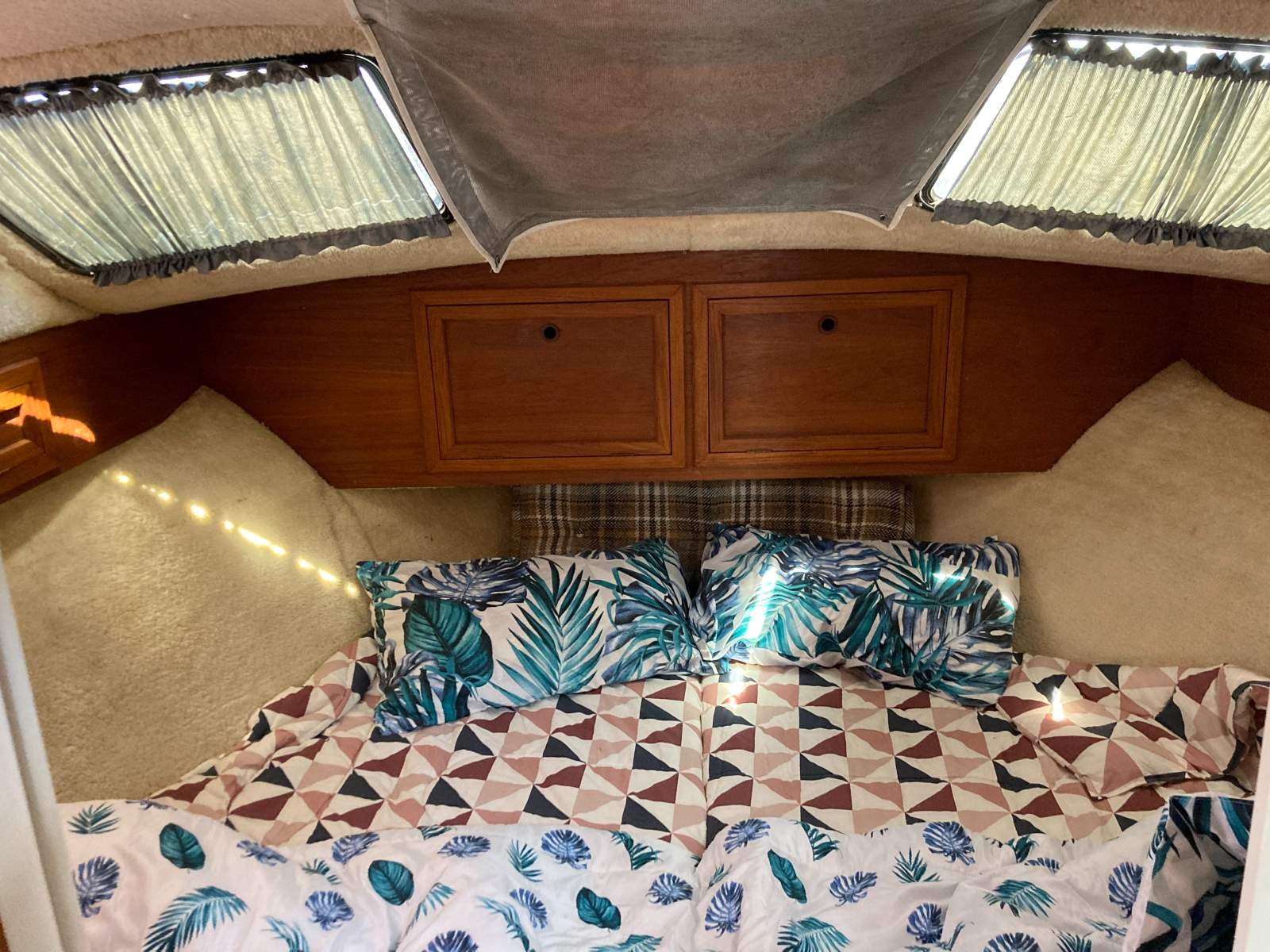 CruiseCraft Executive 800 Sedan Outboard Low Hours (Brisbane)