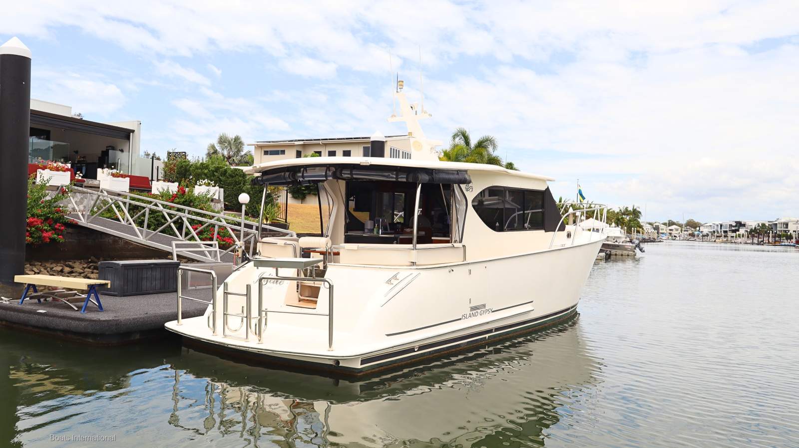 Island Gypsy Newport 400