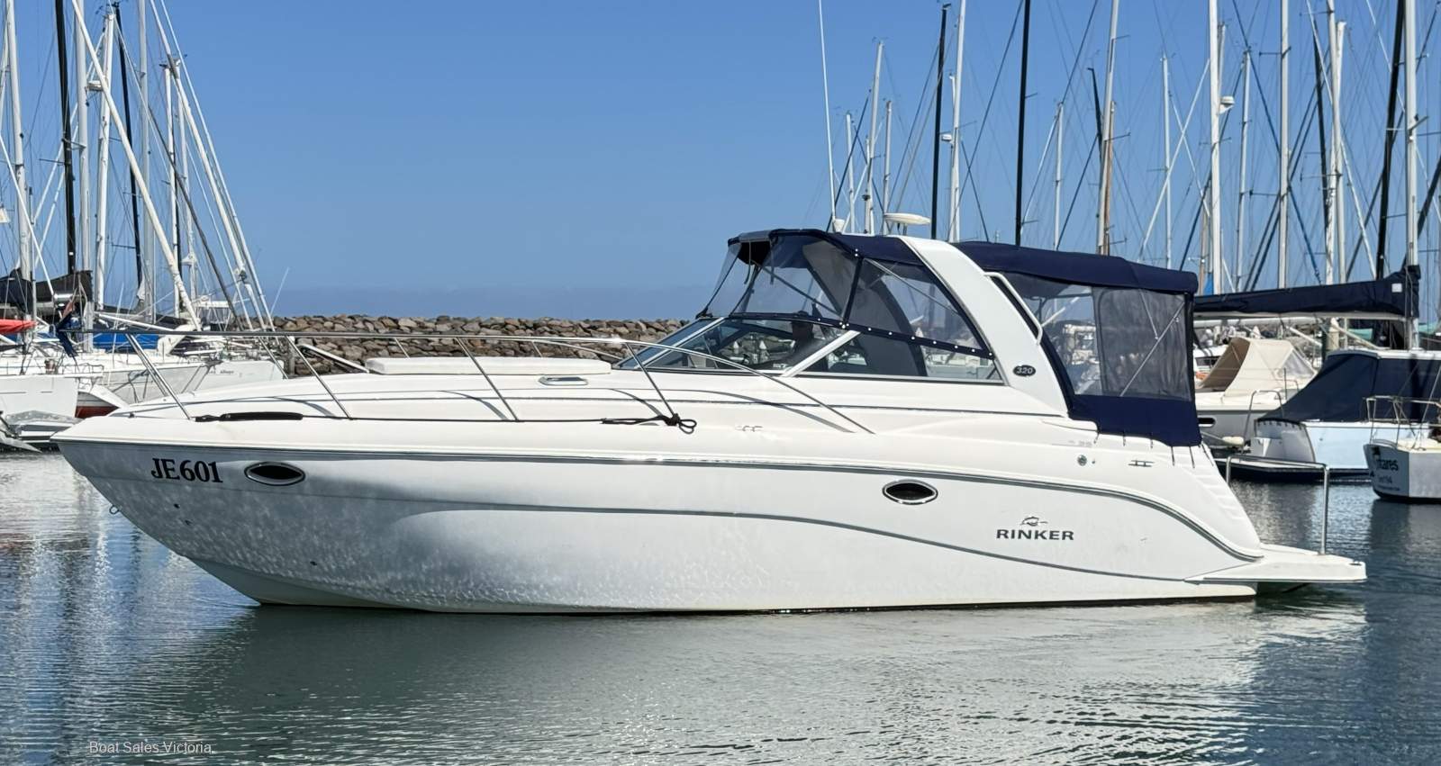 Rinker 320 EC Express Cruiser