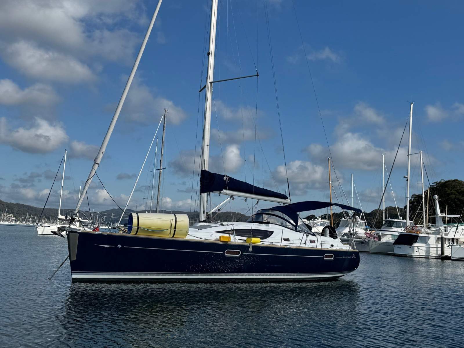 Jeanneau 42DS Deck Saloon