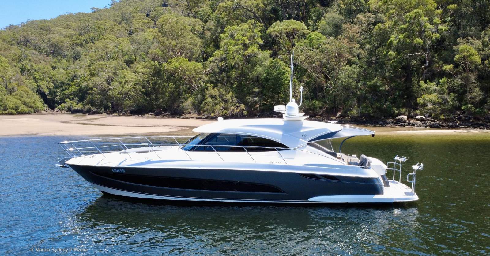 Riviera 4800 Sport Yacht