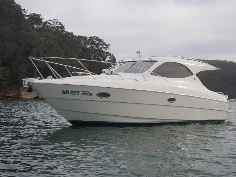 Mustang 32 Sports Cruiser Hard Top