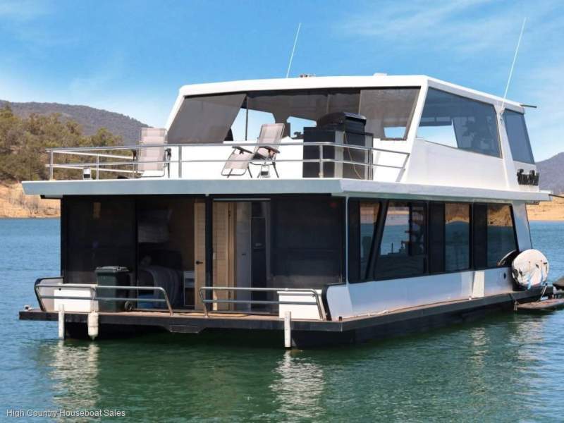 Time Out Houseboat Holiday Home on Lake Eildon