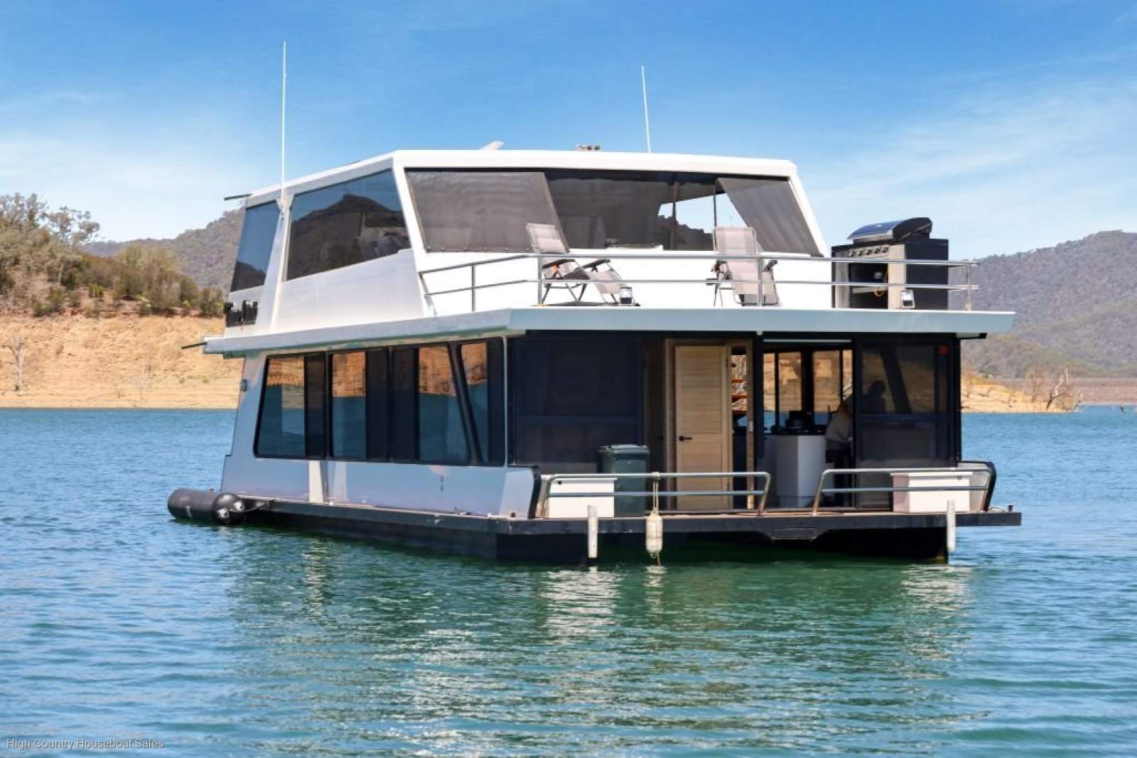 Time Out Houseboat Holiday Home on Lake Eildon:Time Out on Lake Eildon