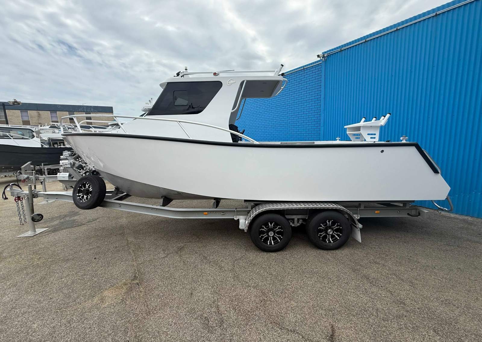 Lux Custom Boats 7500WA PACKAGE 2