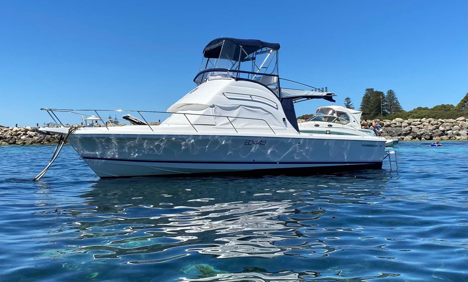 Caribbean 27 Flybridge Cruiser