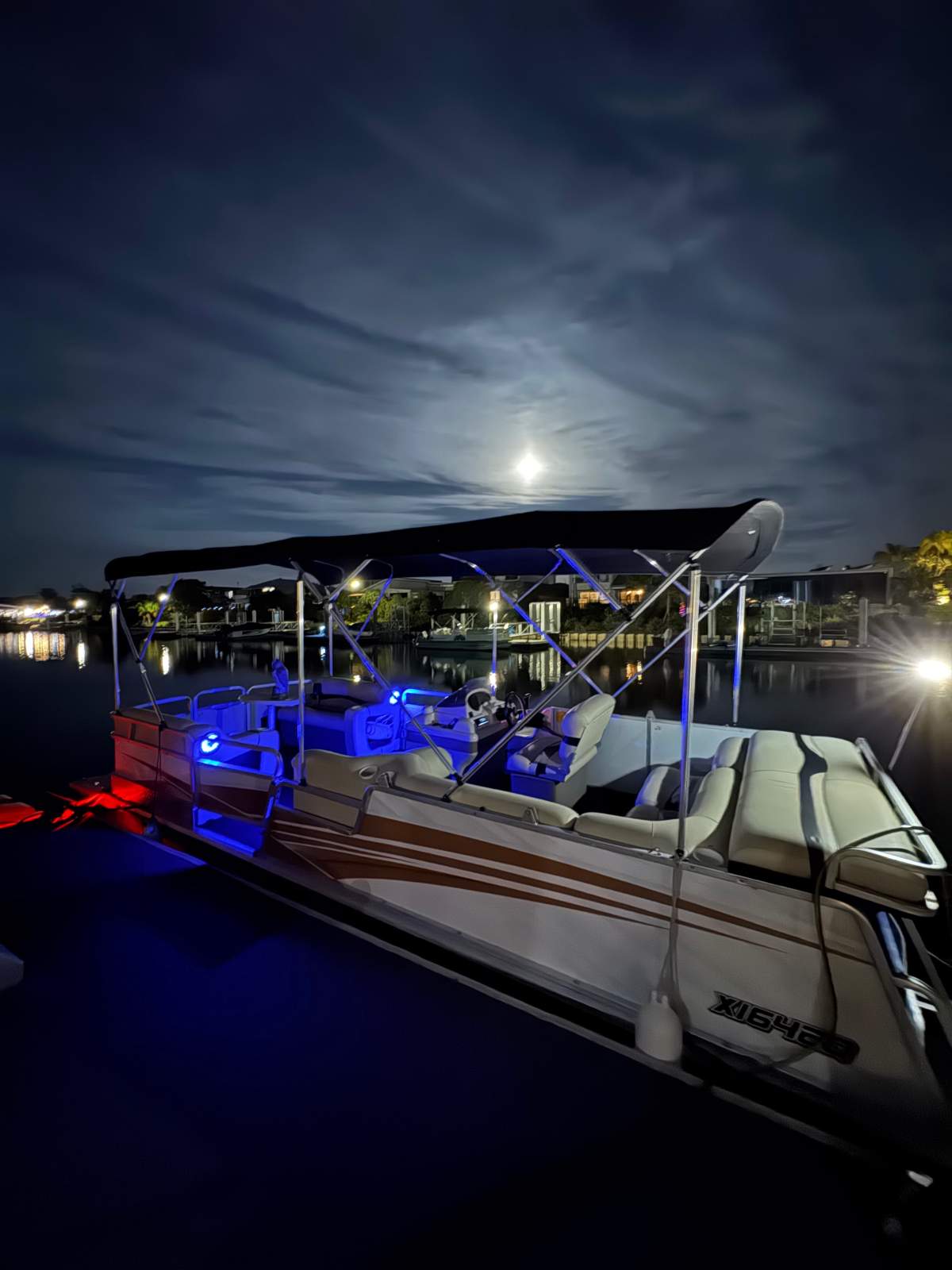 Sun Tracker Party Barge 21 Suntracker pontoon boat