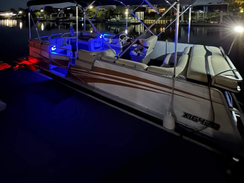 Sun Tracker Party Barge 21 Suntracker pontoon boat