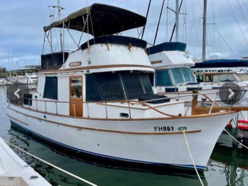 Chung Hwa 36 Aft Cabin Blue Seas 36 Flybridge