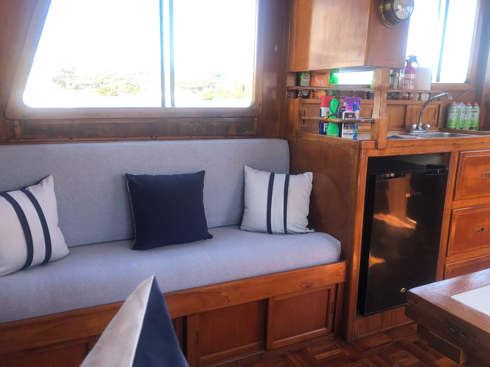 Chung Hwa 36 Aft Cabin Blue Seas 36 Flybridge Trawler