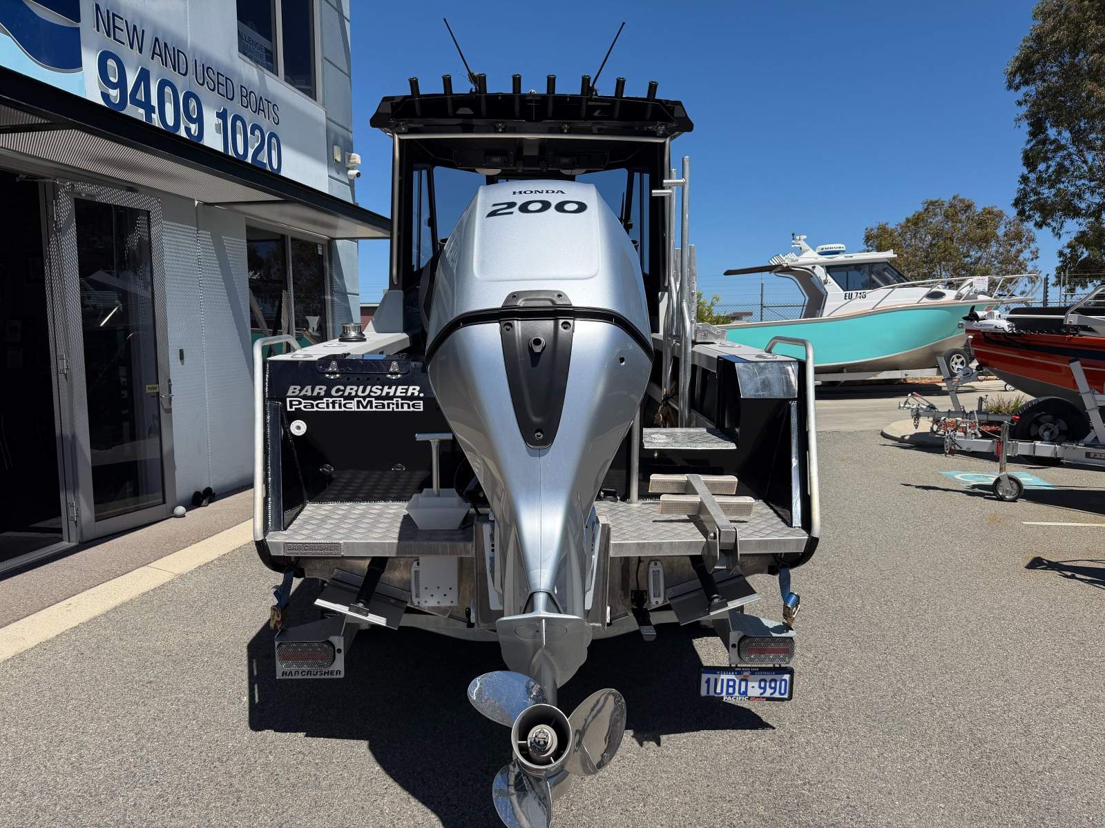 Bar Crusher 670HT with Honda 200HP 4 Stroke only 61 hours