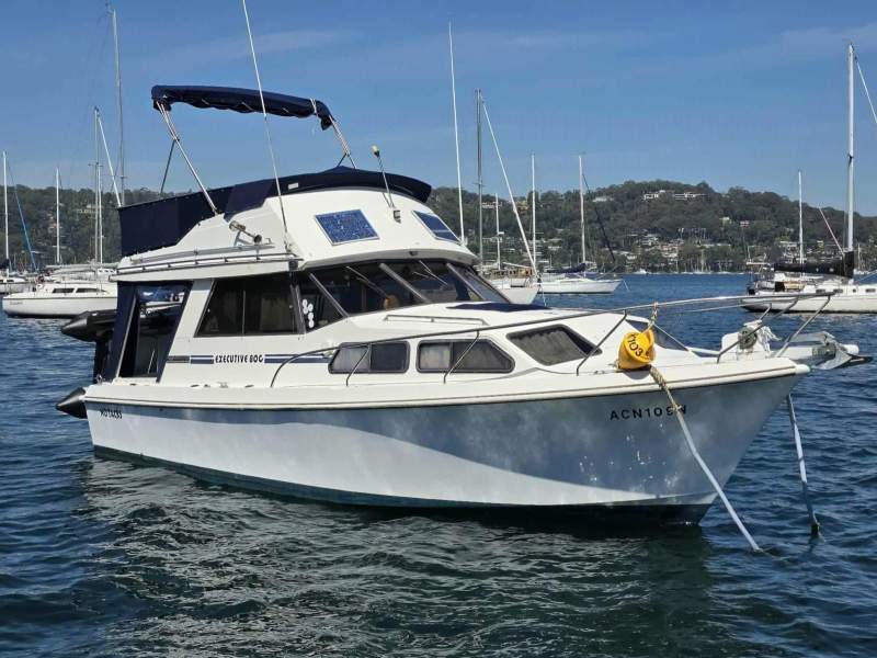 CruiseCraft Executive 800 Flybridge Cruiser