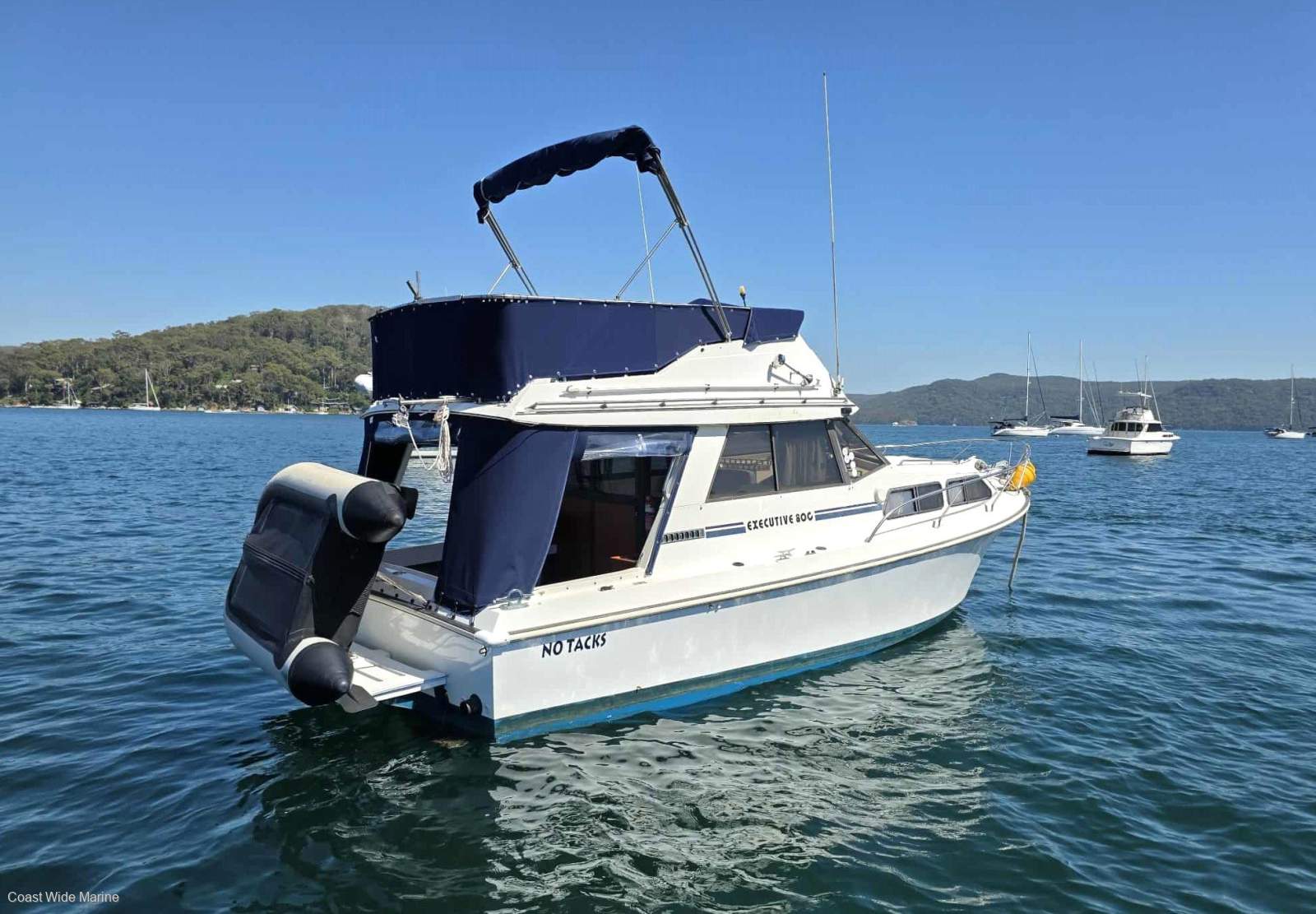 CruiseCraft Executive 800 Flybridge Cruiser