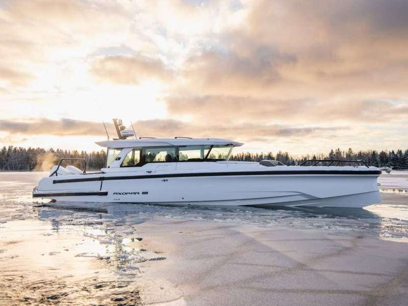 Axopar 38 Cross Cabin The all-weather people carrier -Offshore / Inshore