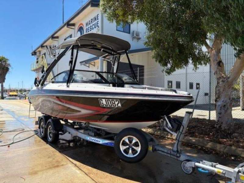 Larson 21 FT / 6.4mtr Ski boat